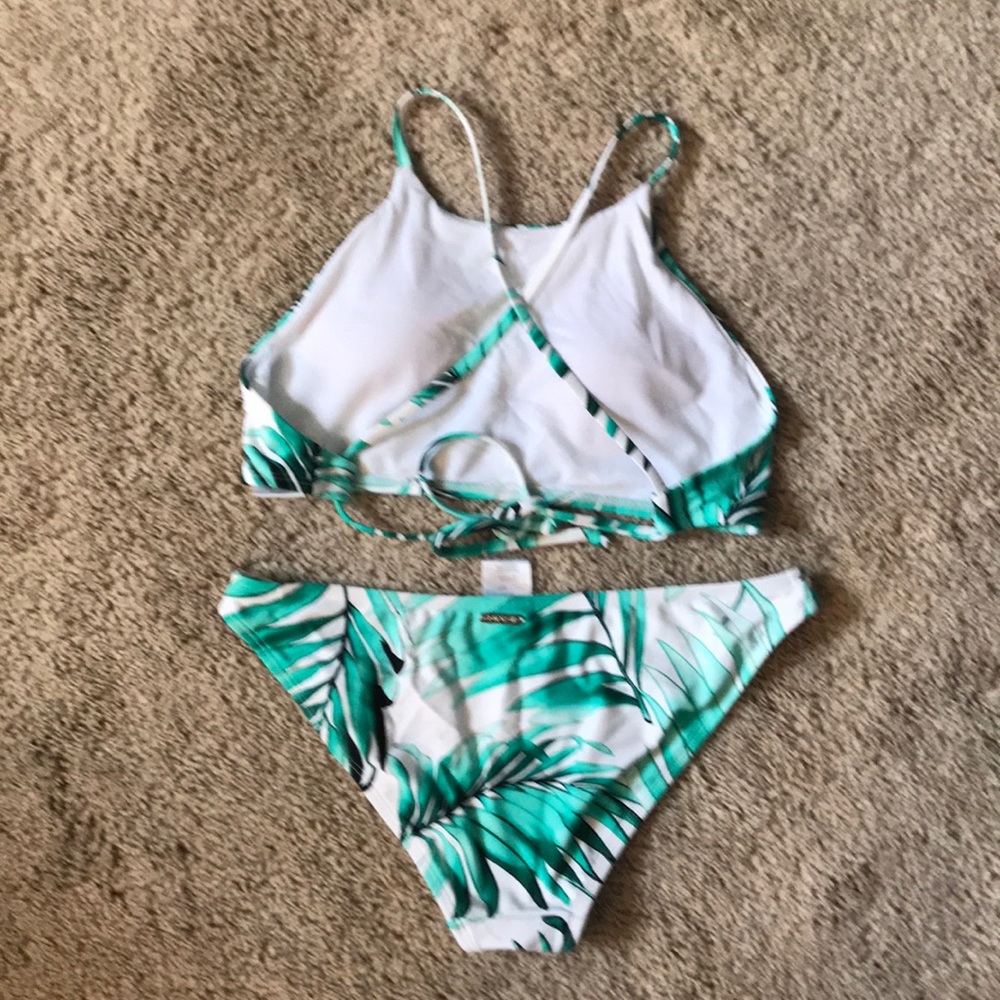 Bikini - Picture 2 of 2